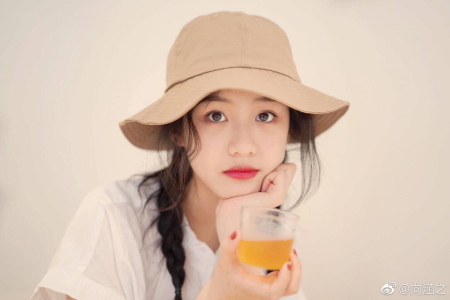 harper-bazaar-phim-cua-huong-ham-chi-8-e1666228938229