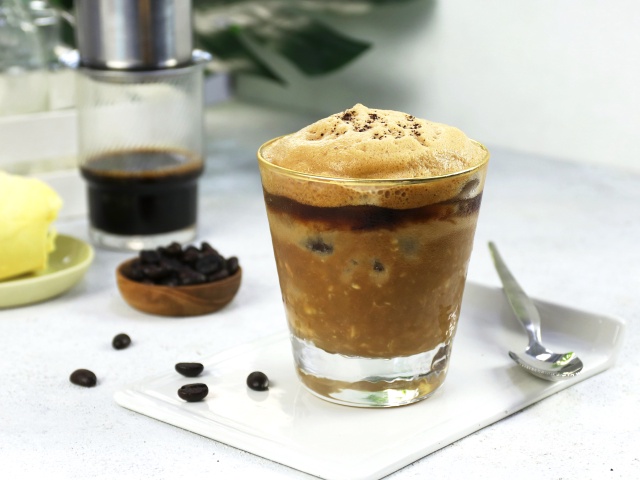Đồ uống có cồn hay caffein gây loãng xương