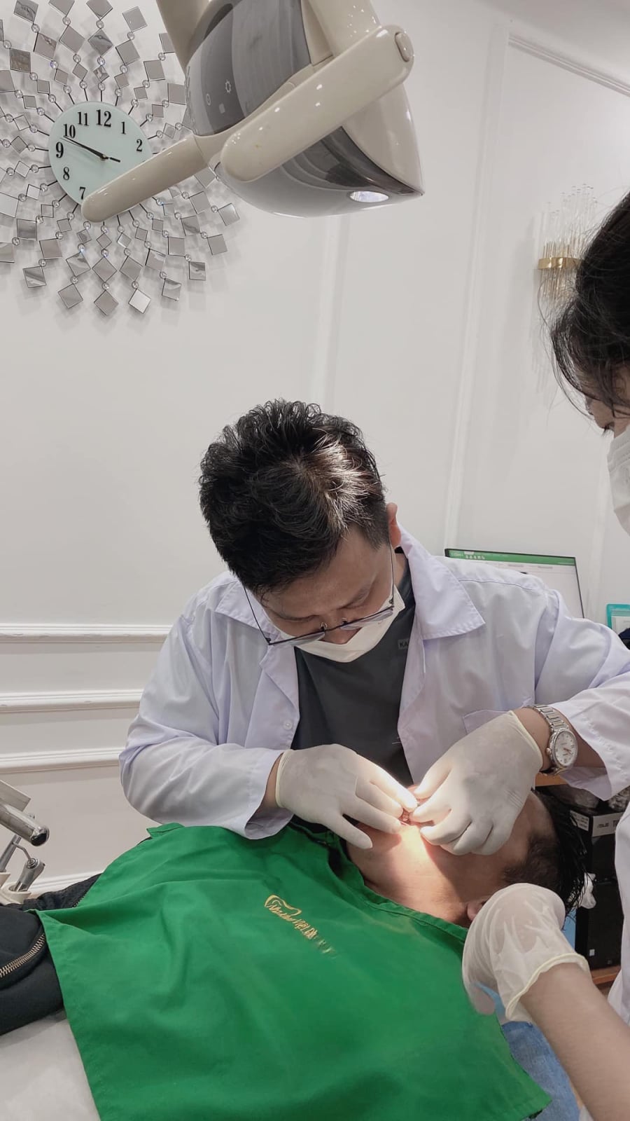 Nha khoa Việt Pháp quy tụ đội ngũ nha sĩ có chuyên môn và kỹ thuật cao