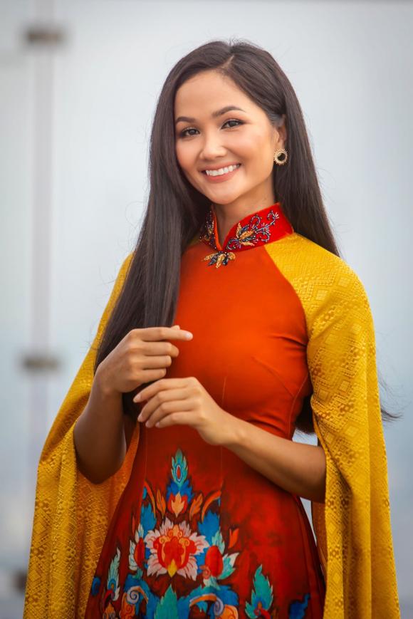 kiem-nhieu-tien-la-the-vi-sao-hhen-nie-chua-so-huu-can-nha-nao-cua-minh-2-ngoisaovn-w1708-h2560