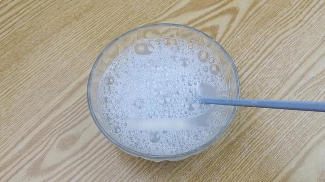 dat-bat-nuoc-nay-trong-phong-muoi-bo-chay-sach-02