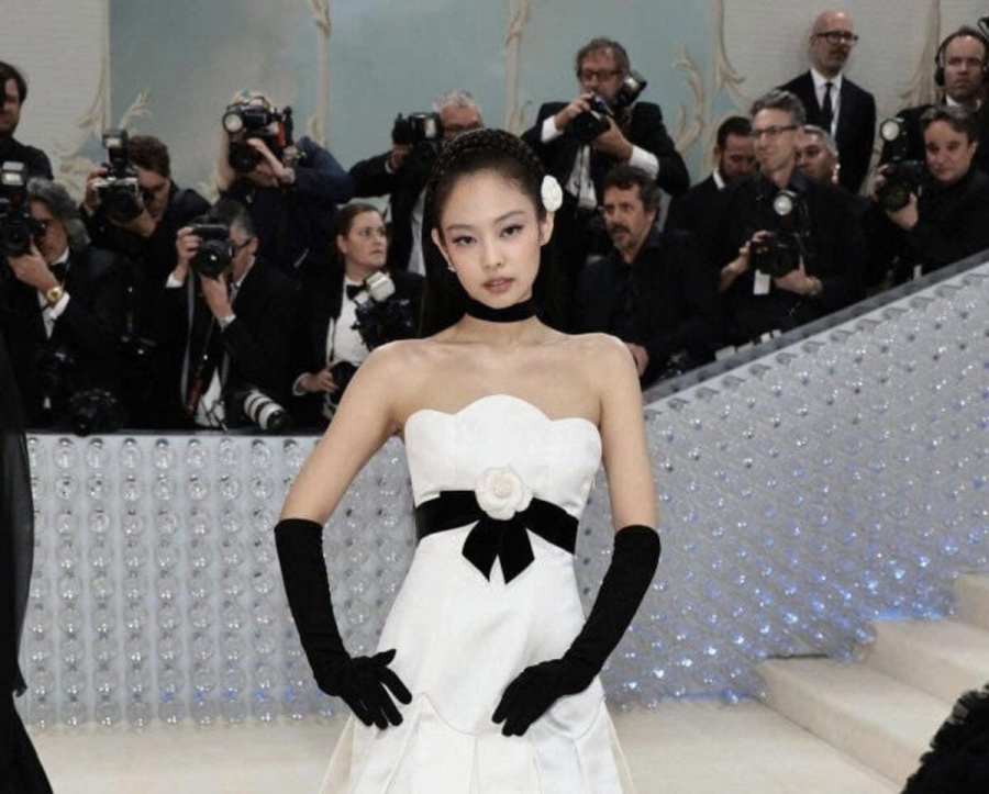 allkpop_1682989736_jennie-met-gala-1