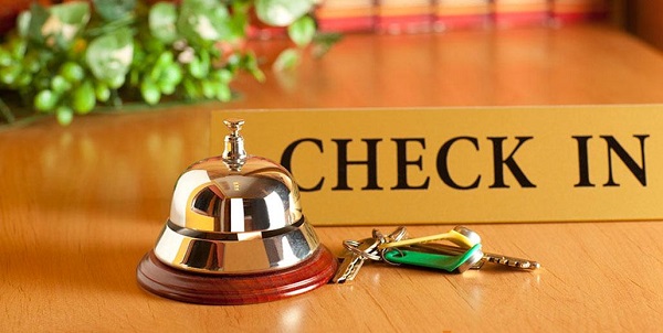 check-in-khach-san-01