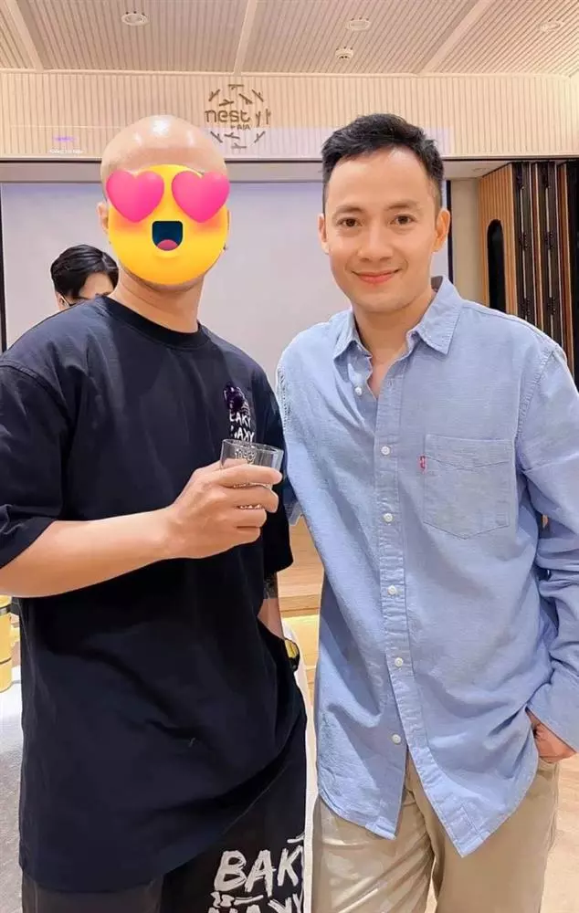 Netizen-tram-tro-truoc-dien-mao-chuan-nam-than-cua-rapper-tien-dat-o-tuoi-42-1