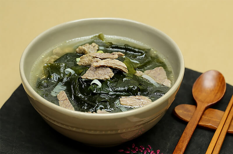 cach-nau-canh-rong-bien-thit-bo-nong-hoi-cho-bua-com-ngay-lanh-202201170953476411