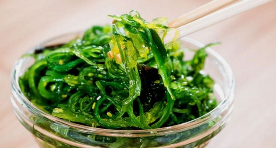 loai rau giau can xi hon trung sua