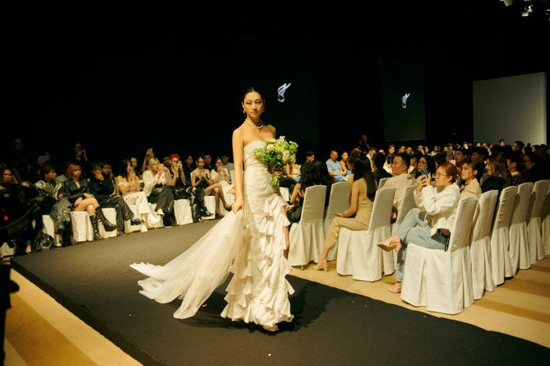 Thuy linh vay cuoi