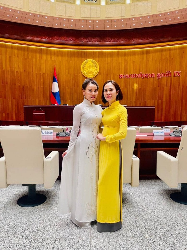 ao trang lao