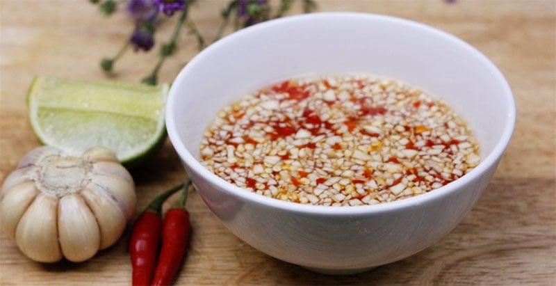 pha-nuoc-mam-toi-ot-02