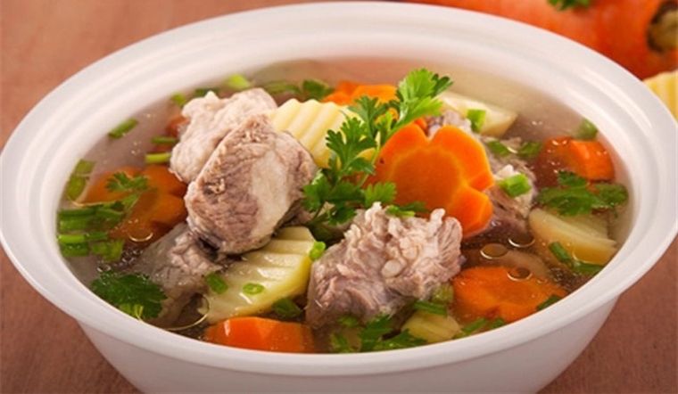 cach-nau-canh-suon-khoai-tay-ngon-mieng-cho-ca-gia-dinh-202201171059095514