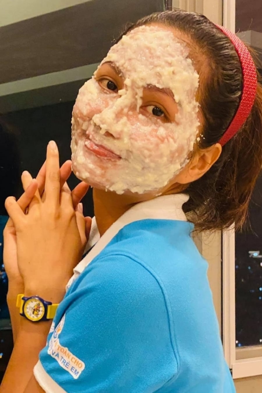 hoa hau Nie dap mat na com