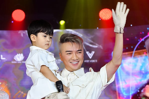 vinh hung va con trai pol