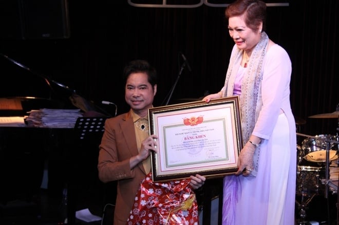 ngoc son bang khen
