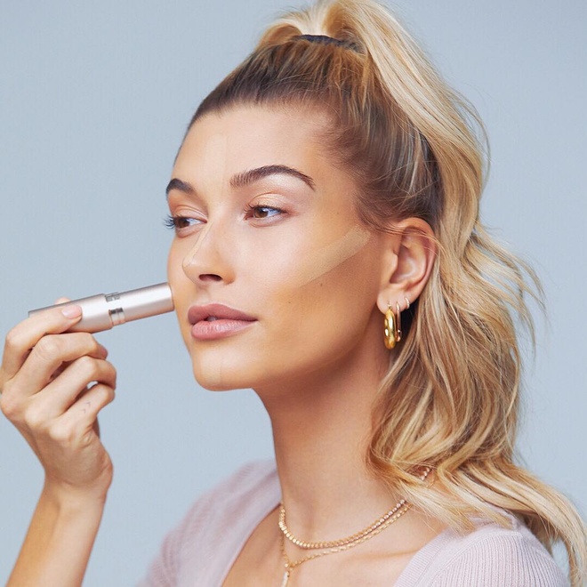 Hailey_Bieber_meo_duong_da_8
