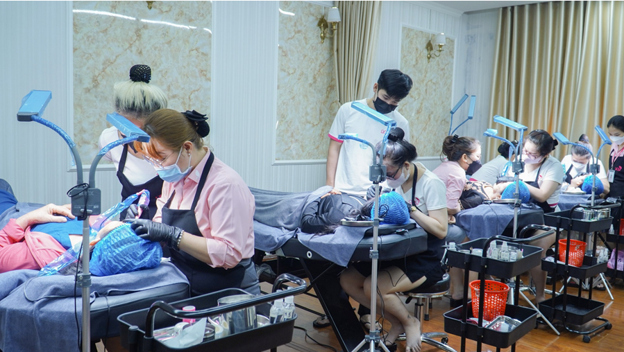 Chương trình học “thực chiến” dưới sự hướng dẫn của Giáo viên giàu kinh nghiệm. 