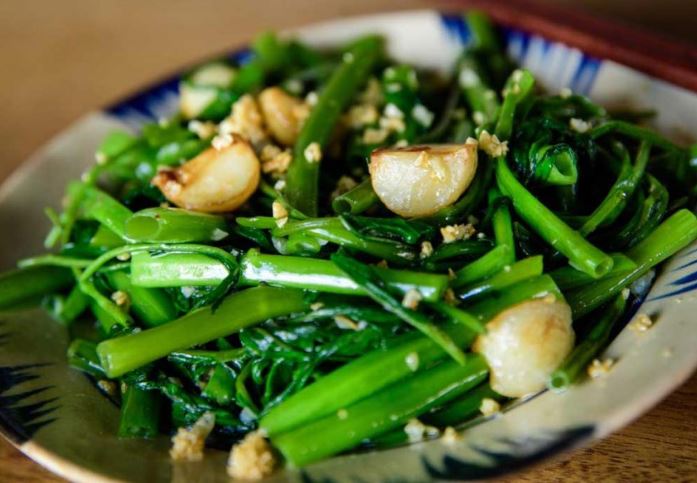 xao-rau-muong-04