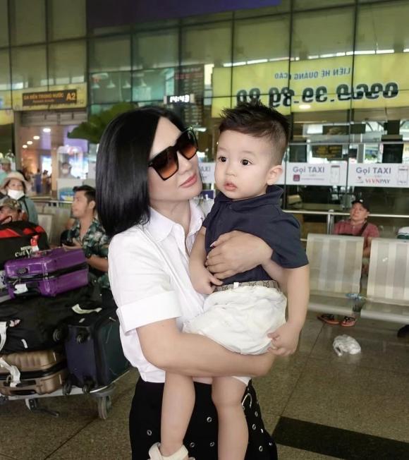 ba-con-lon-cua-bang-kieu-lan-dau-gap-em-ut-gay-chu-y-nhat-la-bieu-cam-vo-cu-nam-ca-si-khi-be-nhoc-ti-5-ngoisaovn-w959-h1079