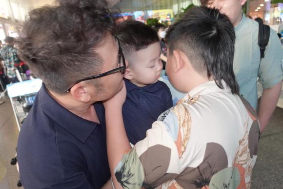ba-con-lon-cua-bang-kieu-lan-dau-gap-em-ut-gay-chu-y-nhat-la-bieu-cam-vo-cu-nam-ca-si-khi-be-nhoc-ti-7-ngoisaovn-w1616-h1080