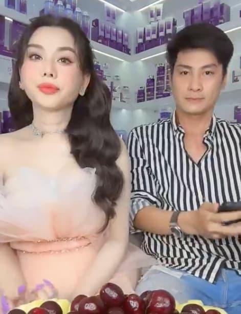 sau-2-nam-ly-hon-lam-khanh-chi-hoi-ngo-chong-cu-lai-con-cuc-than-mat-2-ngoisaovn-w471-h614