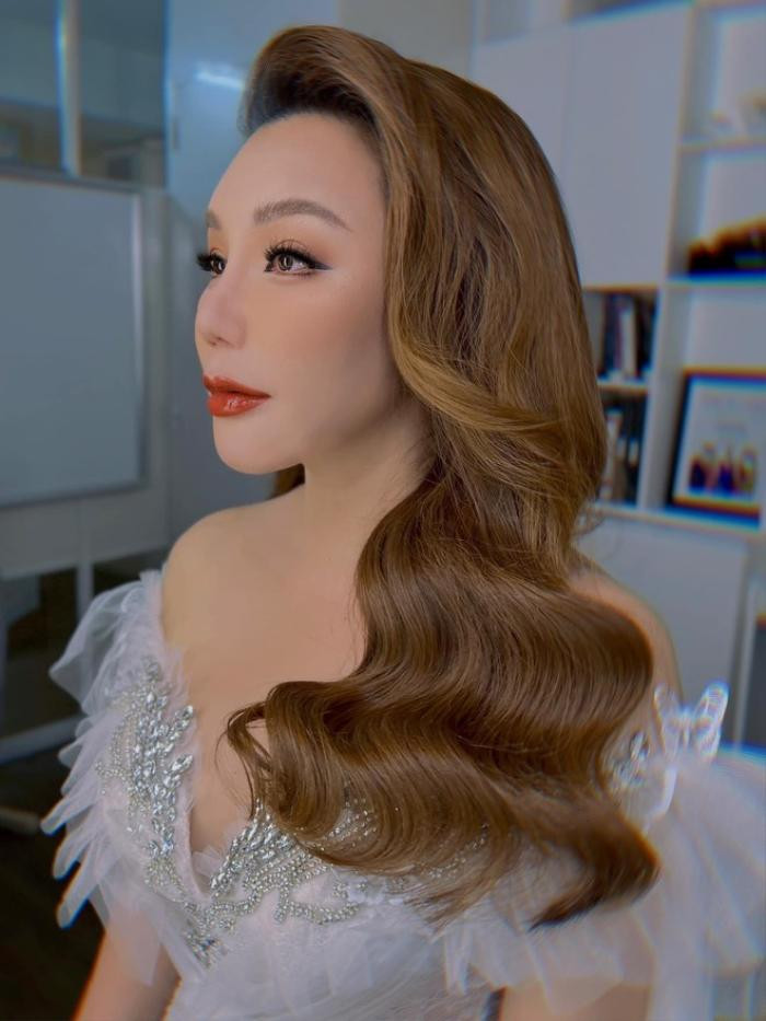 Hồ Quỳnh Hương là nữ ca sĩ sở hữu giọng hát được nhiều người yêu thích.