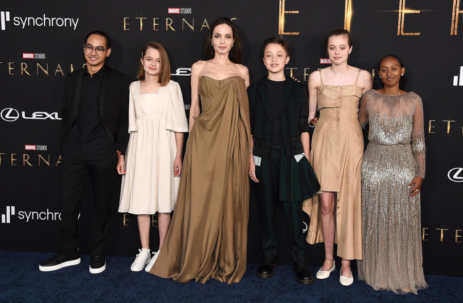 angelina va con gai