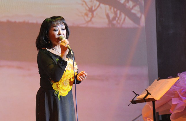 huong lan hat
