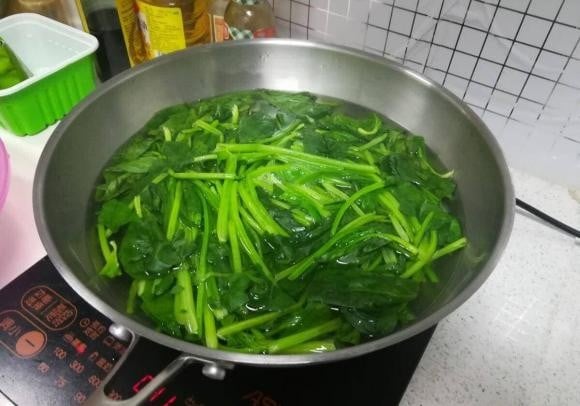 meo-xao-rau-muong-01