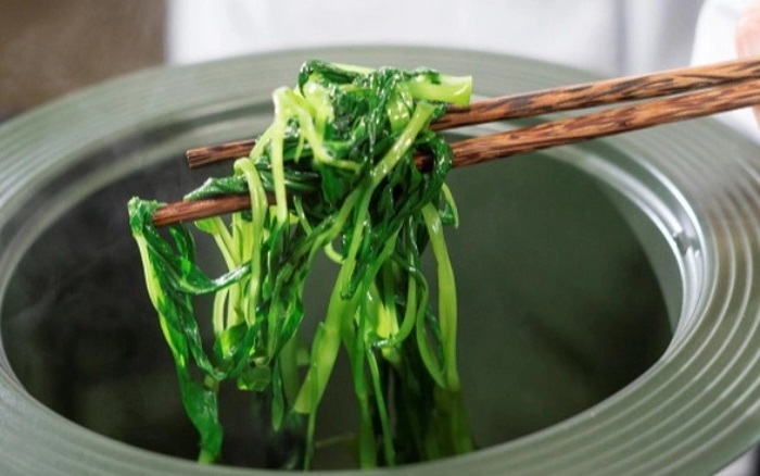 meo-xao-rau-muong-02