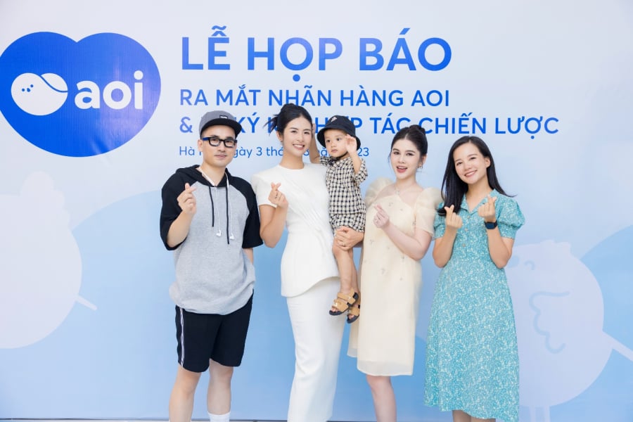 Sự kiện quy tụ nhiều gương mặt quen thuộc trong showbiz Việt như hoa hậu Ngọc Hân, diễn viên Vũ Thu Hoài,…