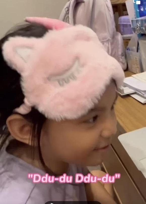 pham-quynh-anh-tiet-lo-thu-vi-ve-2-con-gai-chi-ca-nhuong-nhin-truong-thanh-chi-hai-la-fan-cuong-cua-blackpink-1-ngoisaovn-w700-h974