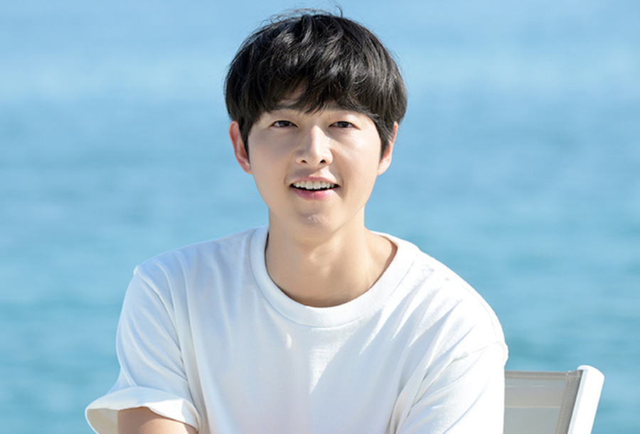 song joong ki mua do cho con dat do