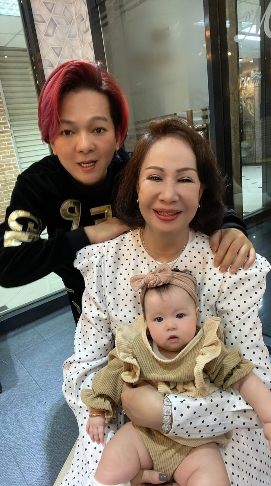 vo chong vu ha va chau noi