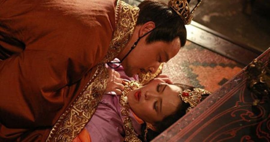 vua-khang-hy-1-dem-thi-tam-9-phi
