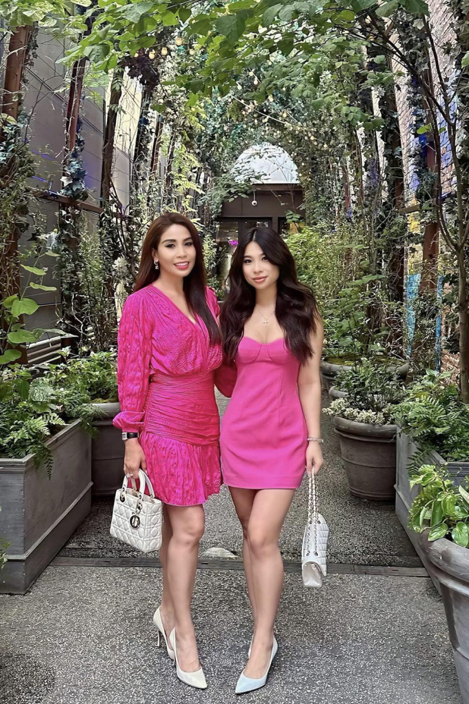 ly huong va con gai