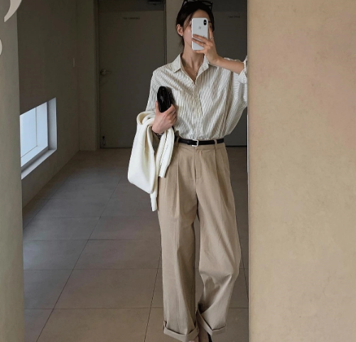  Để tận dụng tối đa lợi ích này, bạn hãy chọn sơ mi kẻ sọc có đường kẻ nhỏ, màu sắc nhẹ nhàng. 