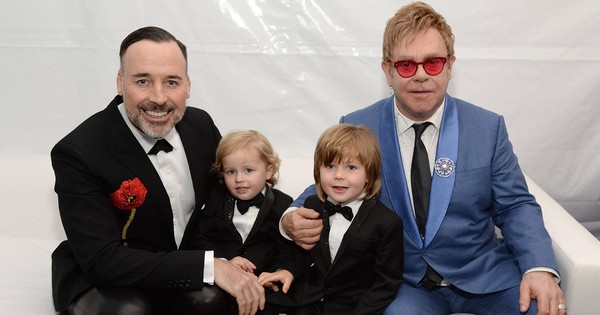 elton va gia dinh