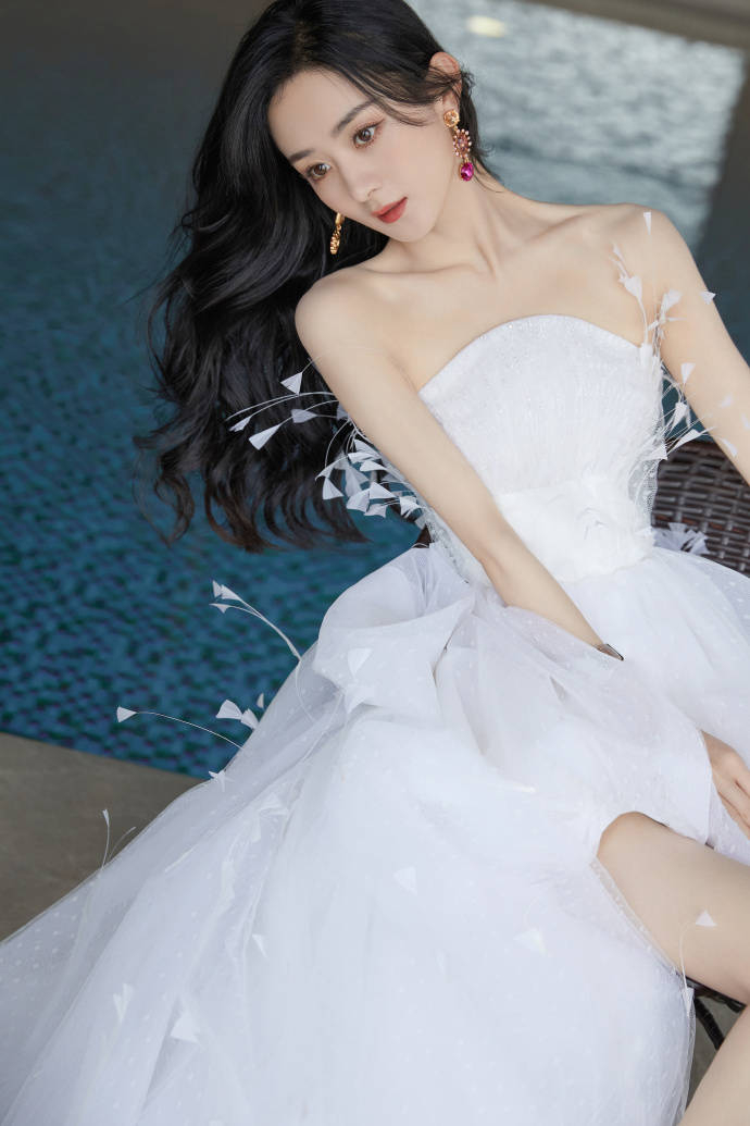 trieu le dinh vay cuoi