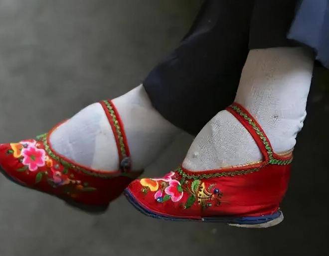 vua-ham-phong-yeu-tu-hi-thai-hau-2