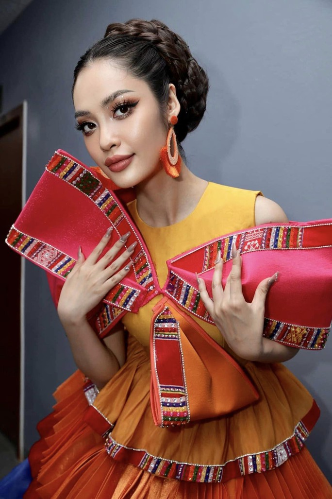 nong thuy hang 3