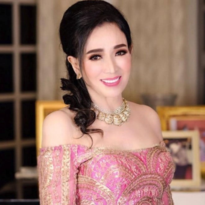 Apasra Hongsakula dep qua
