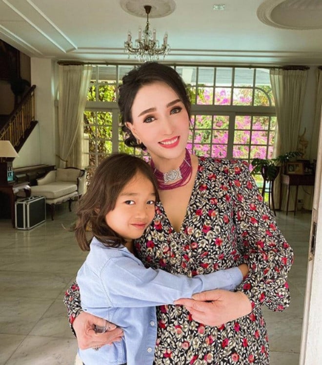 Apasra Hongsakula va chau