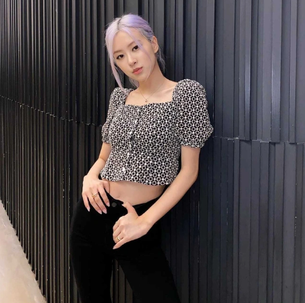 roseblackpin11