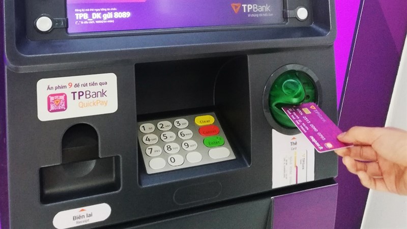 cach-rut-tien-the-atm- 1