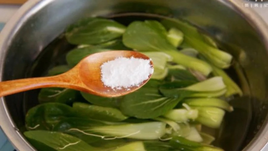 Cách rửa rau hết sạch hóa chất