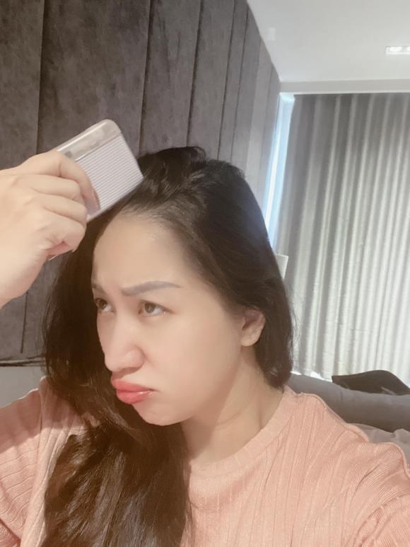 khanh-thi-suyt-roi-nuoc-mat-vi-nhan-qua-cua-chong-nhung-22quay-xe22-cuc-hai-khi-mo-qua-1-ngoisaovn-w1536-h2048