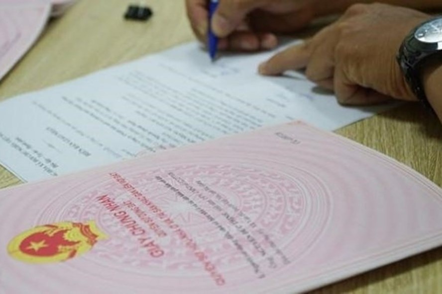 mua-ban-dat-giay-to-viet-tay