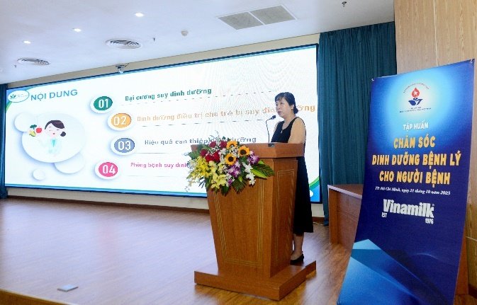 Lưu Thị Mỹ Thục – Trưởng khoa Dinh dưỡng, Bệnh viện Nhi Trung ương - chia sẻ tại buổi tập huấn “Chăm sóc dinh dưỡng bệnh lý cho người bệnh” do Vinamilk đồng hành cùng Câu lạc bộ Điều dưỡng trưởng Việt Nam tổ chức tại TPHCM hôm 21/10.