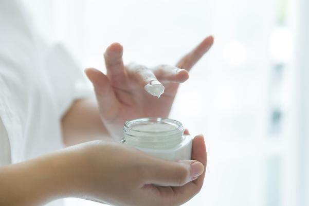 Càng lớn tuổi, lượng collagen càng giảm đi, đồng nghĩa với việc Mừng SHBET phiên bản mới 2025 sẽ đánh mất đi sự đàn hồi.