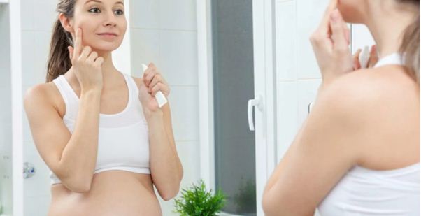 Mẹ bầu thường gặp các vấn đề về da do thay đổi nội tiết.