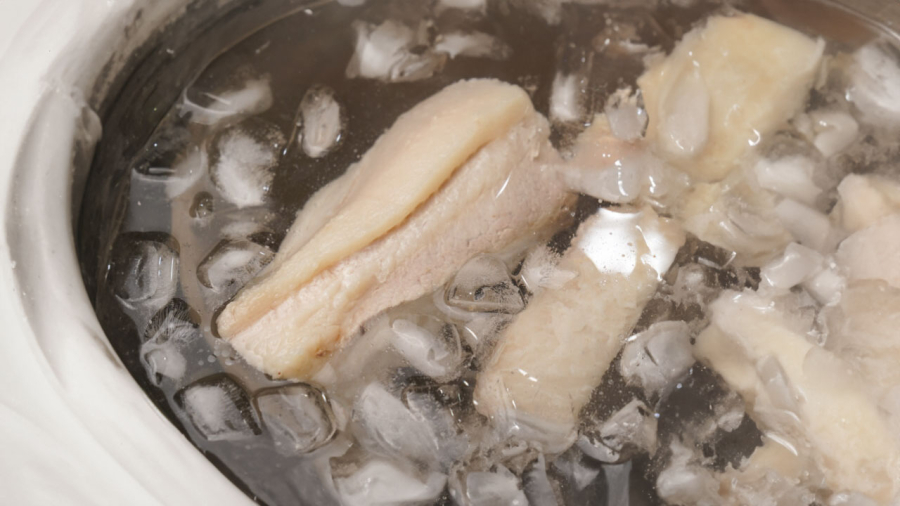 ngam-thit-luoc-nuoc-da